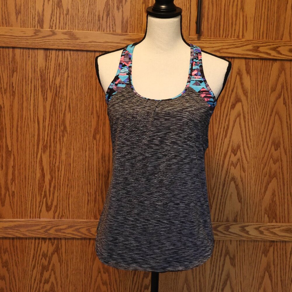 Tyr medium exercise top with bra with cups